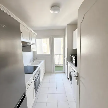 شقة Croisette 2 Bedroom With Balcony First Line - Sea View كان